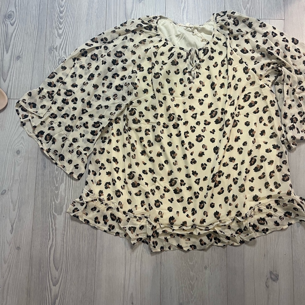 Leopard Print Blouse 🐆 - Picture 2 of 5